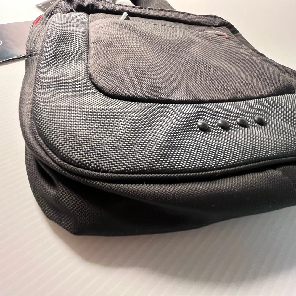 Tumi Vintage Rare “As New” Condition Messenger Shoulder/Crossbody Bag Unisex